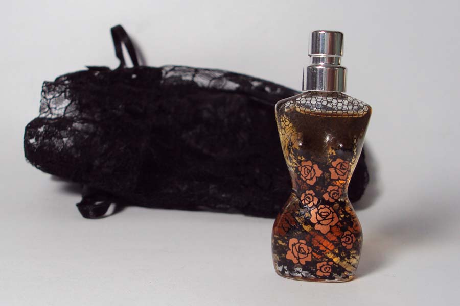 Classique Buste dentelle avec sa pochette parfum 3.5 ml plein de Gaultier Jean Paul 