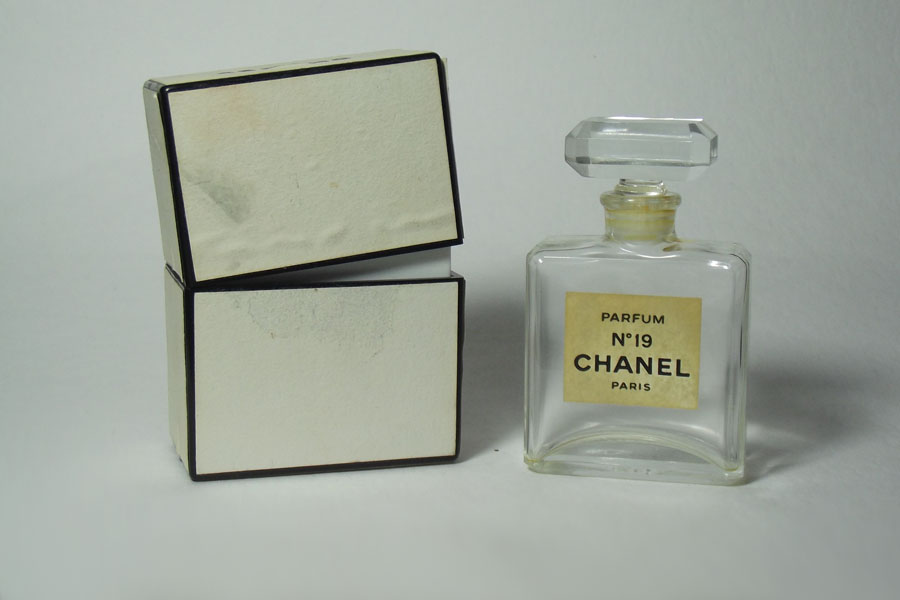 Flacon N° 19 de Chanel 